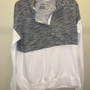 Light weight sweatshirt 🤍🖤